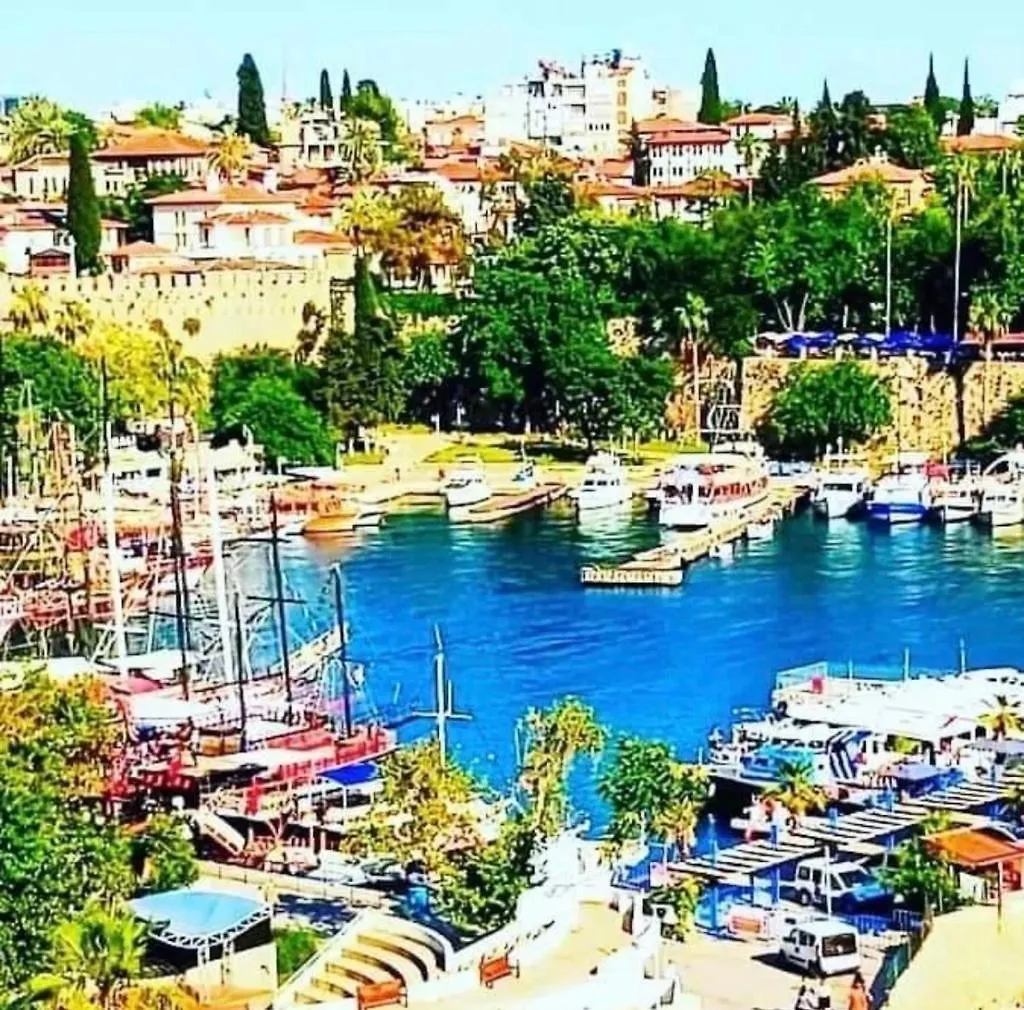 Kaleici Genis Balkonlu Muhtesem Lokasyon Benzersiz Genis Ev Apartamento Antália
